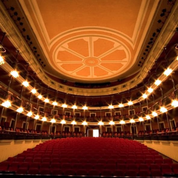 Visita el Teatro Angela Peralta